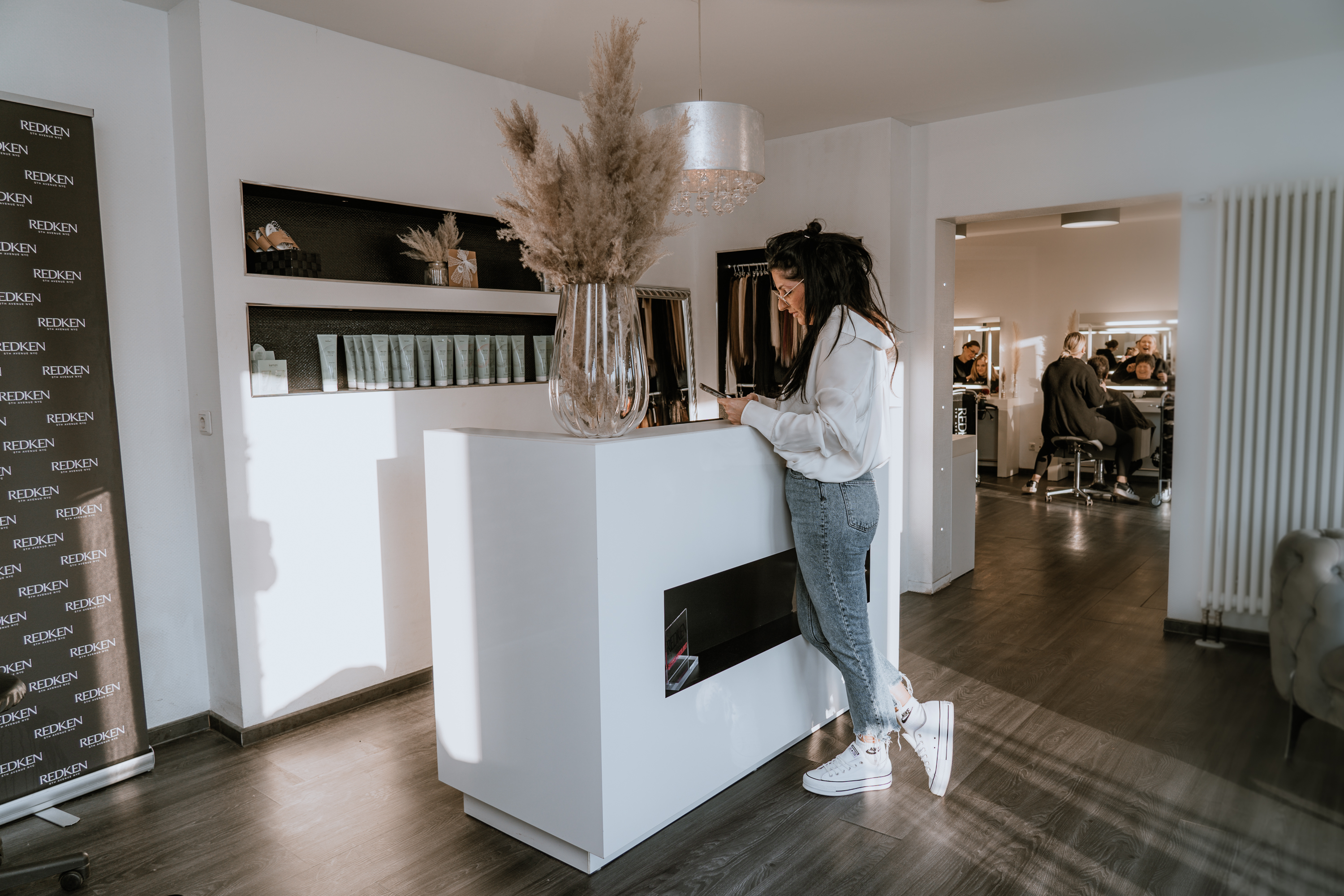 Ayhan Haare & Gesicht – Empfangsbereich des Premium-Friseursalons in Blieskastel, Saarland