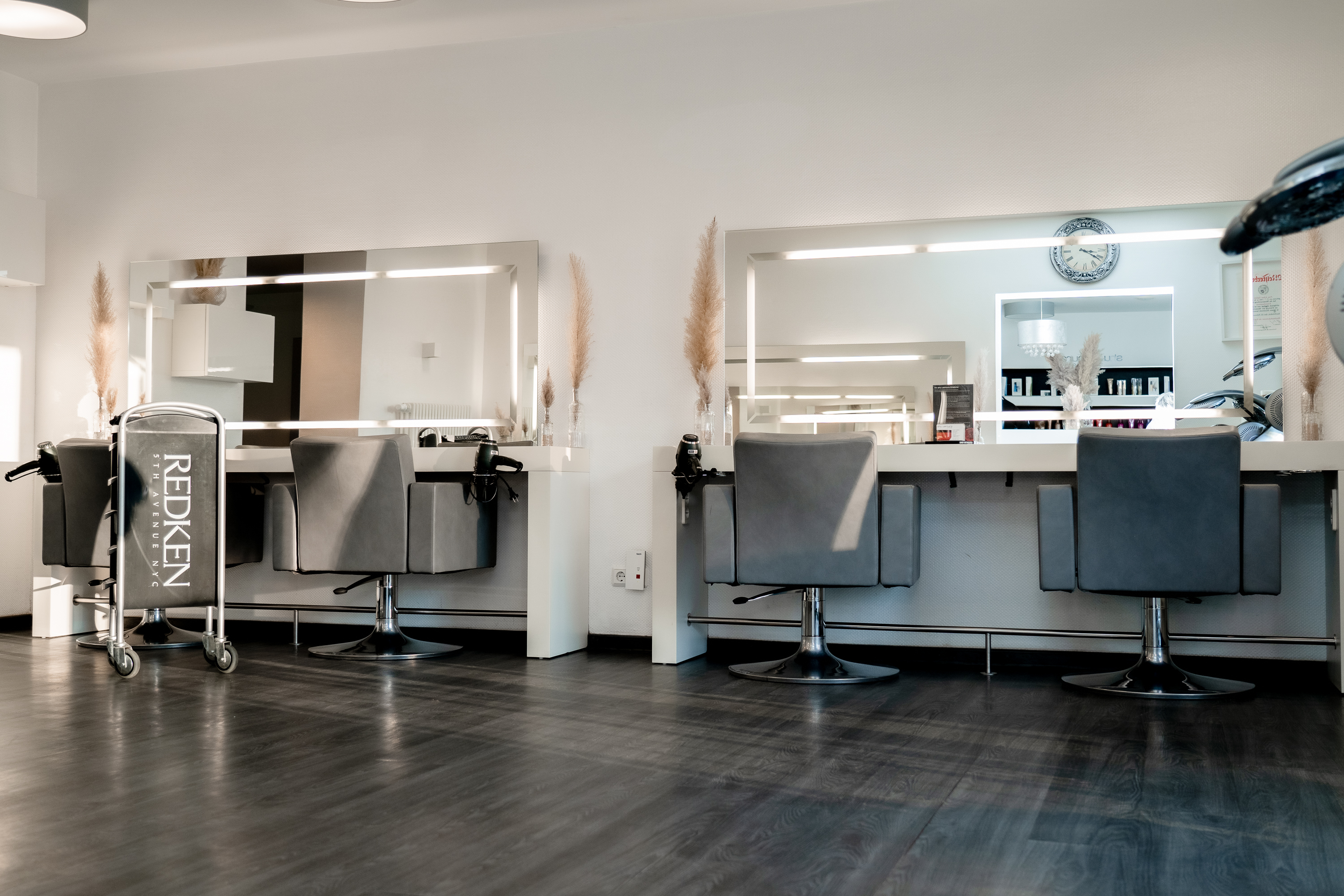 Moderner Salon Ayhan Blieskastel – Arbeitsplätze für Haarverlängerung Saarland